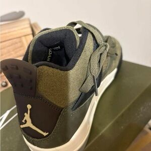 Jordan Men's Green and Black Sneakers